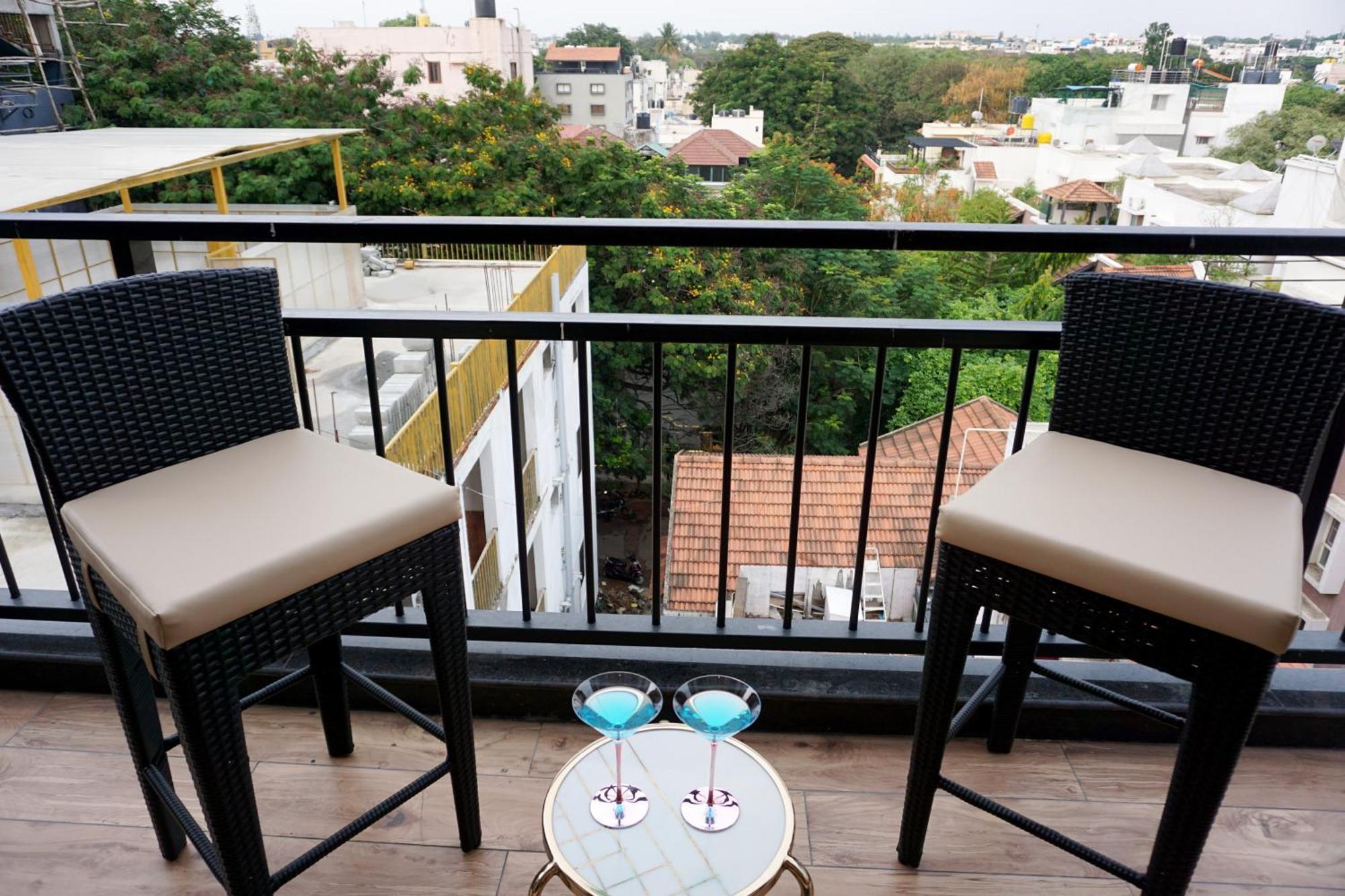 The Pentouz On 100 Feet Road Indiranagar - An Urban Luxury Retreat Apartment บังกาลอร์ ภายนอก รูปภาพ