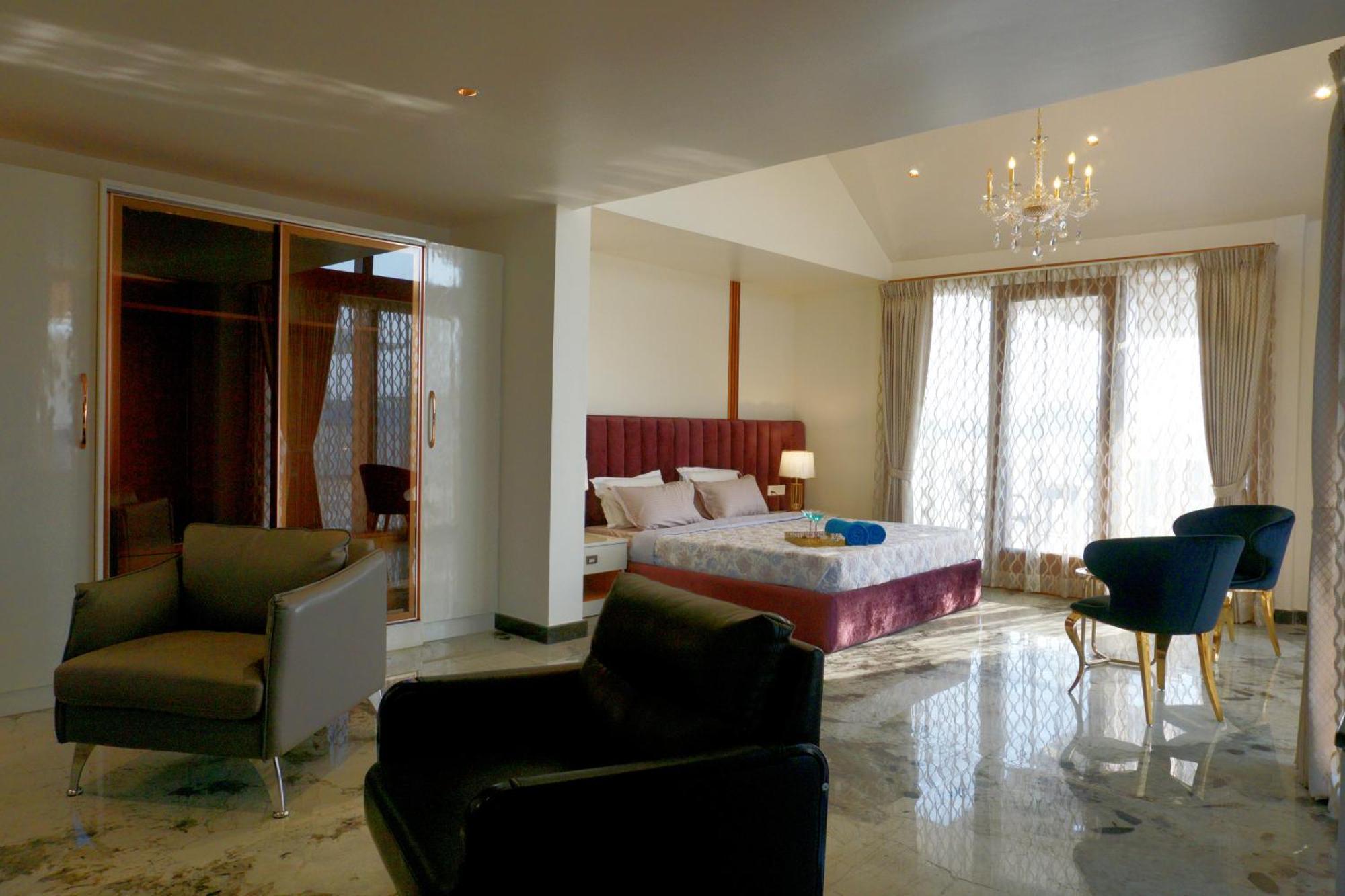 The Pentouz On 100 Feet Road Indiranagar - An Urban Luxury Retreat Apartment บังกาลอร์ ภายนอก รูปภาพ