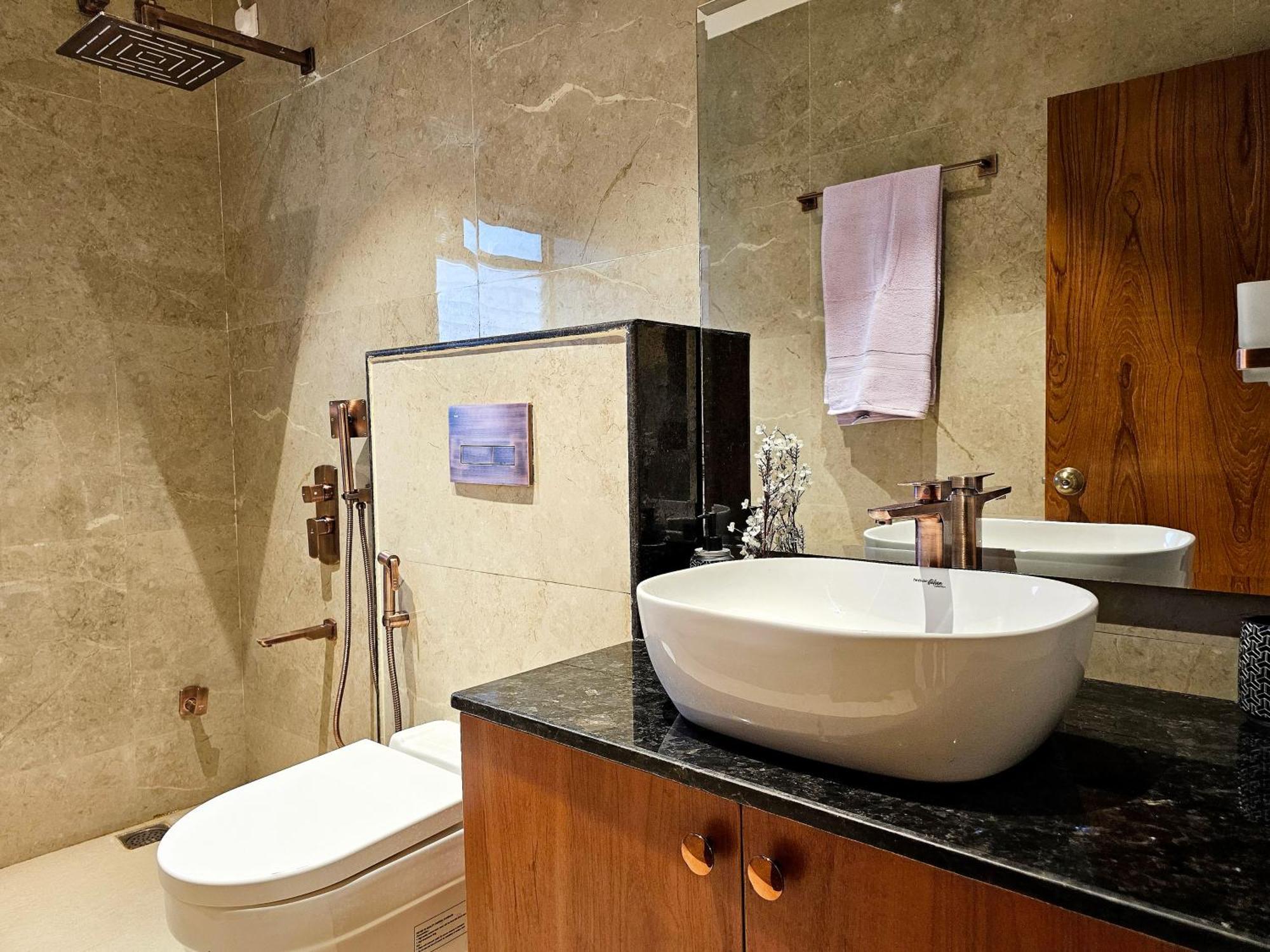 The Pentouz On 100 Feet Road Indiranagar - An Urban Luxury Retreat Apartment บังกาลอร์ ภายนอก รูปภาพ