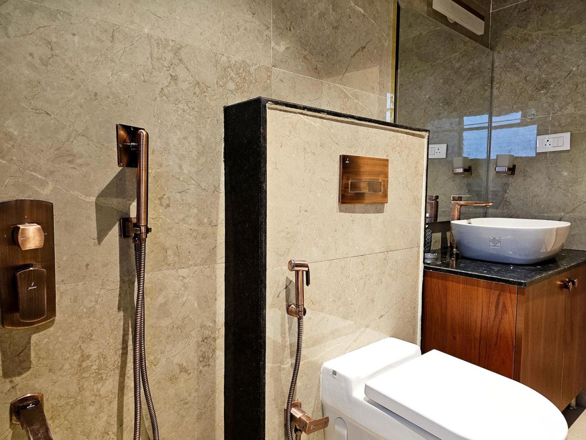 The Pentouz On 100 Feet Road Indiranagar - An Urban Luxury Retreat Apartment บังกาลอร์ ภายนอก รูปภาพ