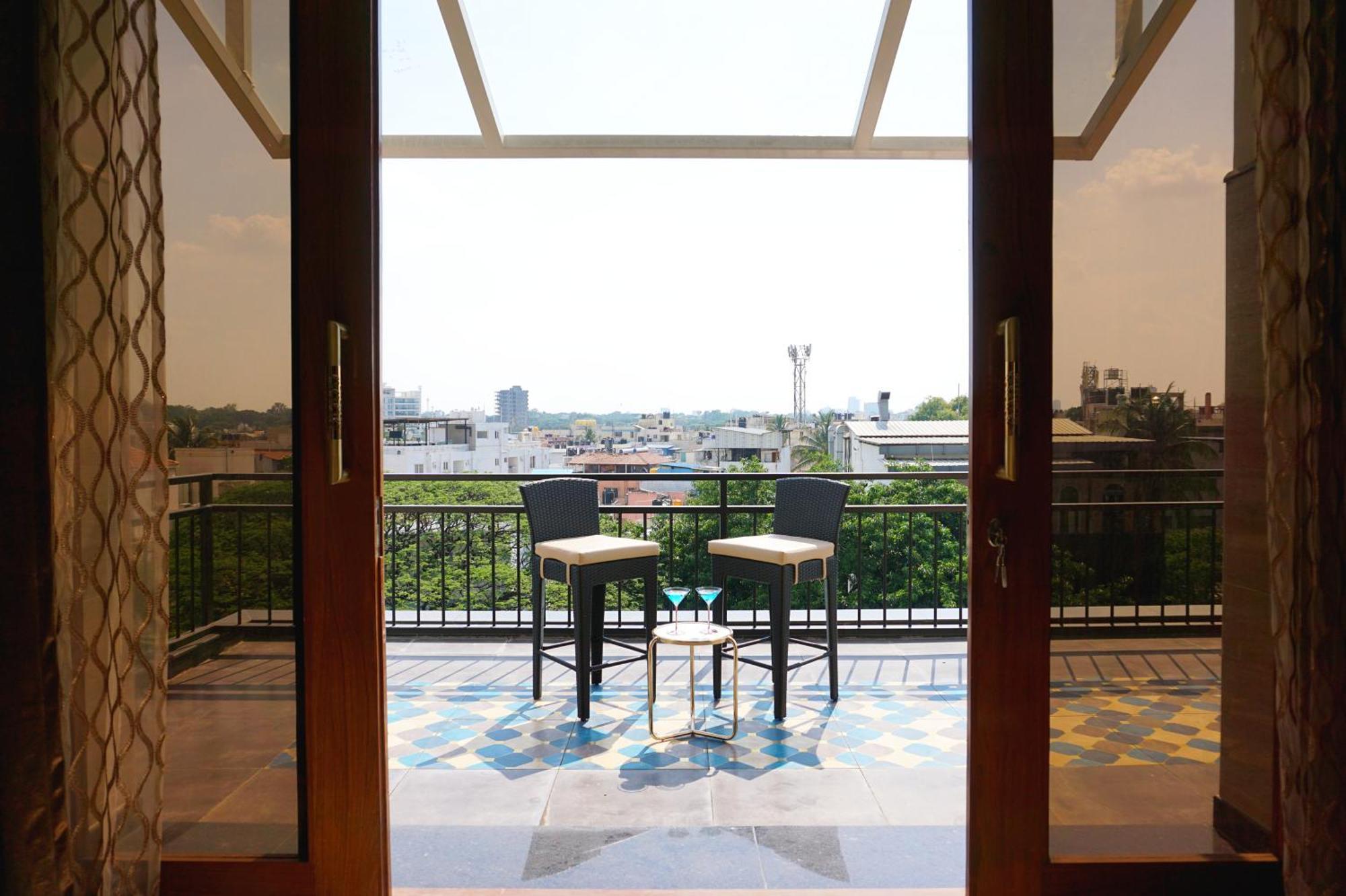 The Pentouz On 100 Feet Road Indiranagar - An Urban Luxury Retreat Apartment บังกาลอร์ ภายนอก รูปภาพ